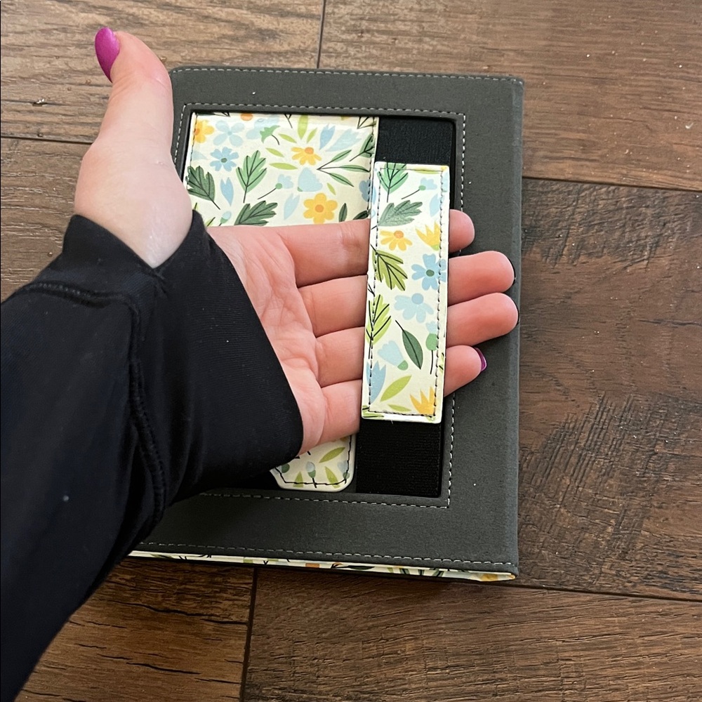 Floral Patterned Kindle Case - Picture 5 of 6